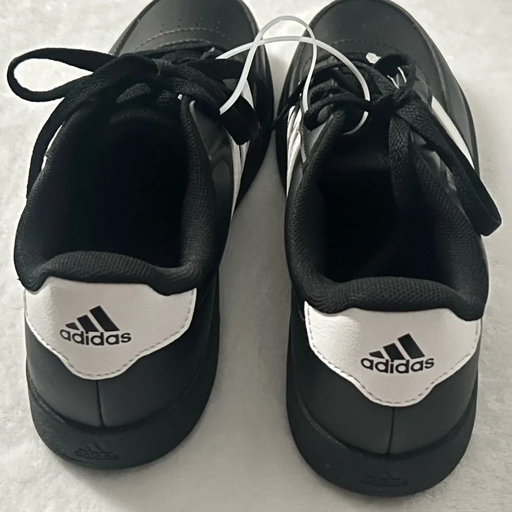 Adidas Men's Black and White Striped Sneakers, Size 6, Brand‎ New